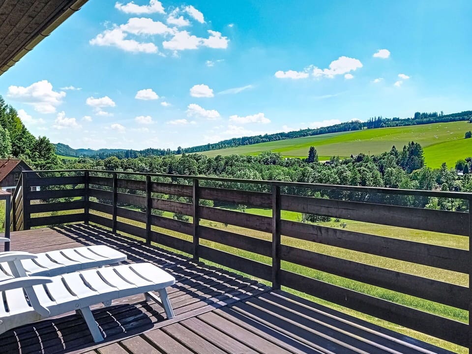 Wood, Fence, Hardwood, Porch, Handrail, Deck, Balcony, Outdoor Furniture, Plank, Wood Stain
