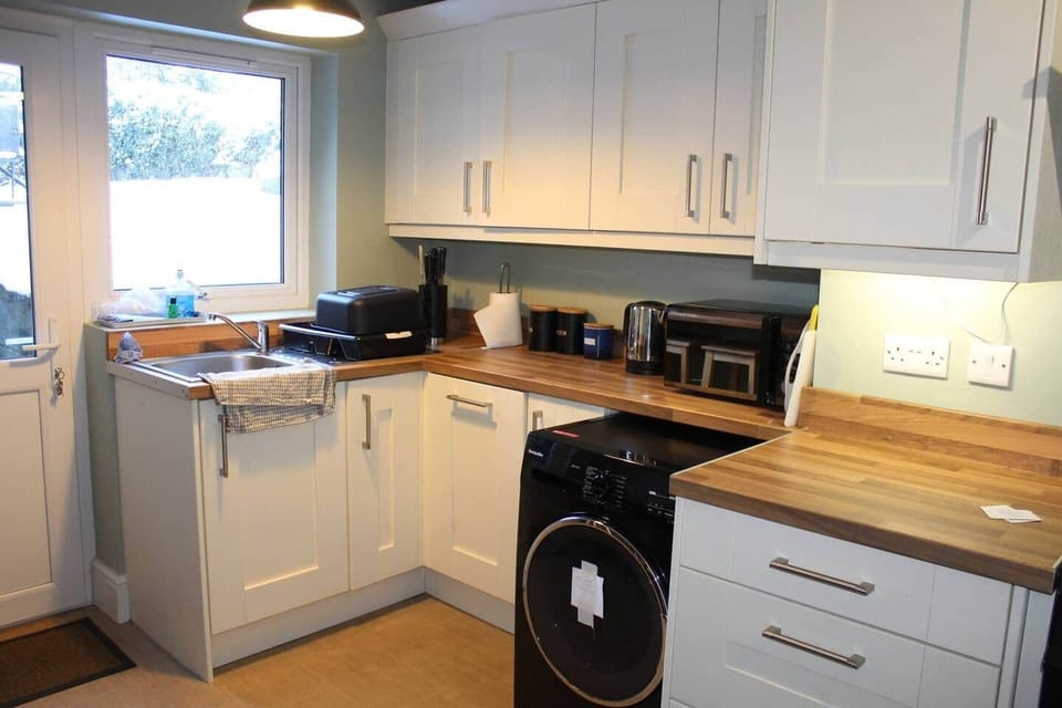 Kitchen sink and worktops