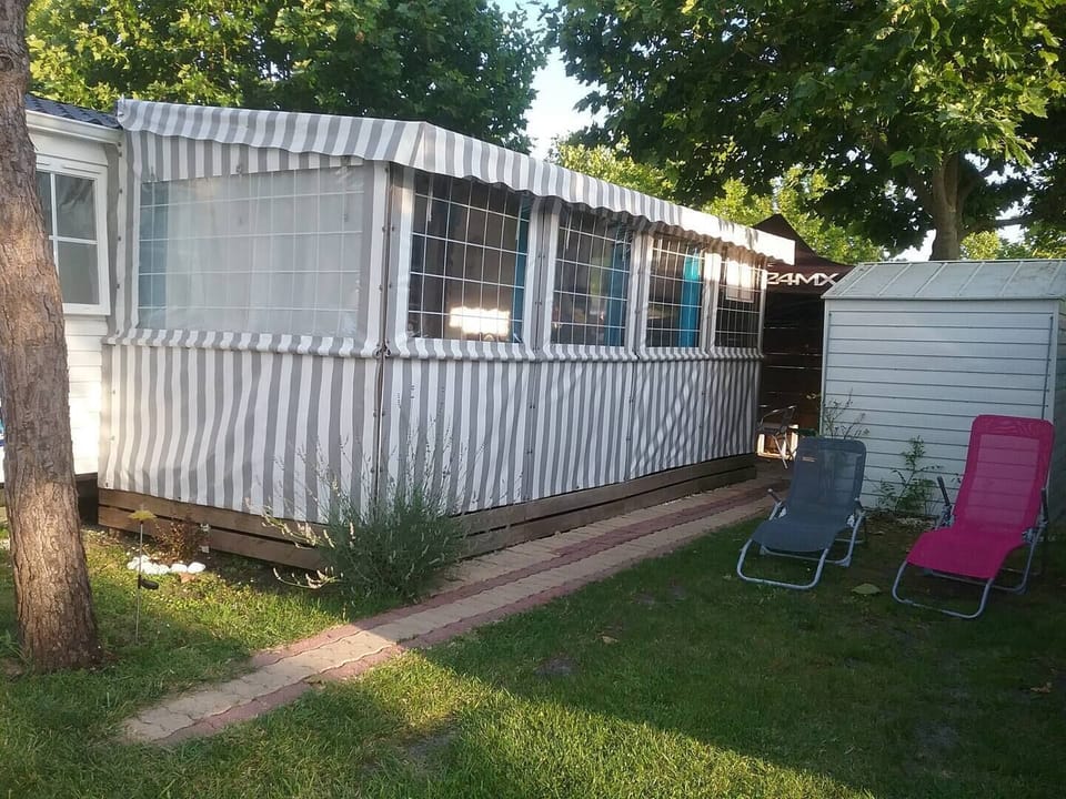 Mobile home rental in Semussac, 5 minutes from St Georges de Didonne Campground/ 
RV Resort in Nouvelle-Aquitaine