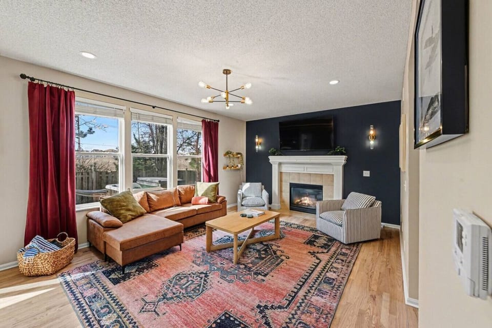 KC Oasis - Pool~Hot Tub~Sauna~Theatre & More! House in Olathe