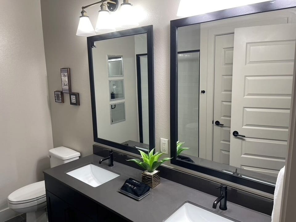 2-bedroom apartment in gorgeous Dallas with AC and fitness room Apartment in Dallas