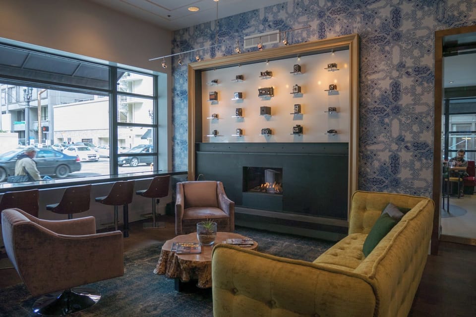 Warm up fireside with cocktails and a calm, intimate ambiance.