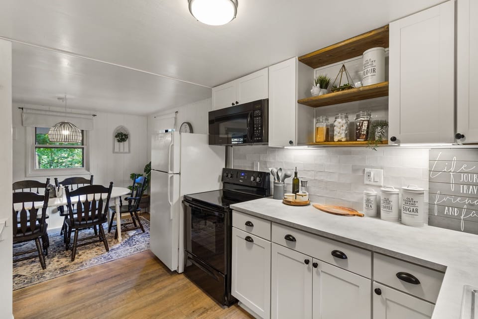 Plenty of space for cooking in this full kitchen. 