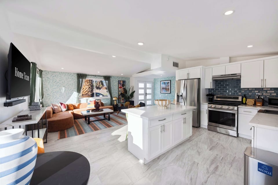 Good food, good vibes, zero stress. Prepare meals, try recipes, or just admire all the countertop space.