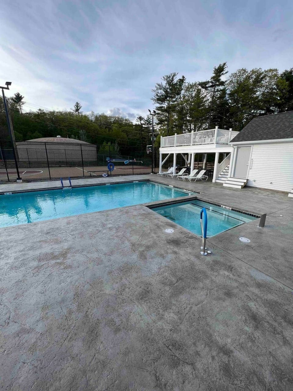 Pool, spa and suning deck