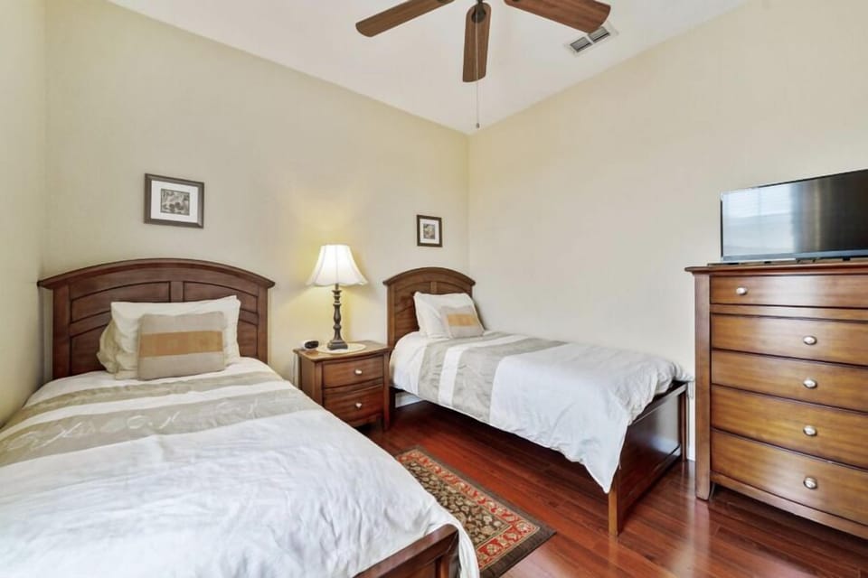TwinBedroom