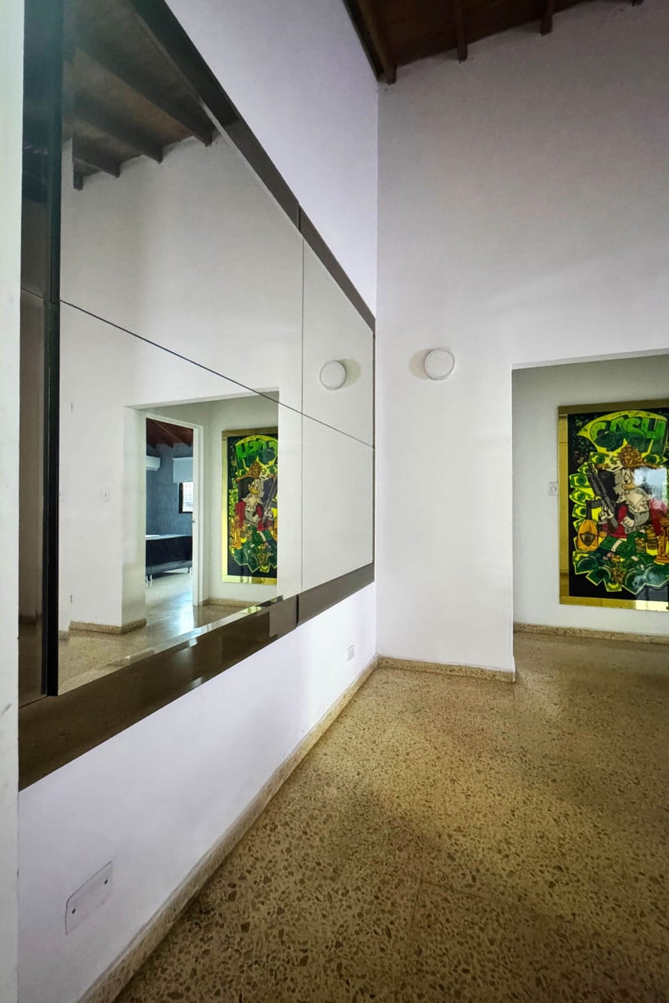 Alojamiento familiar en Medellín con piscina, BBQ, hamaca, 2 plantas, cocina dotada, balcón, amplias