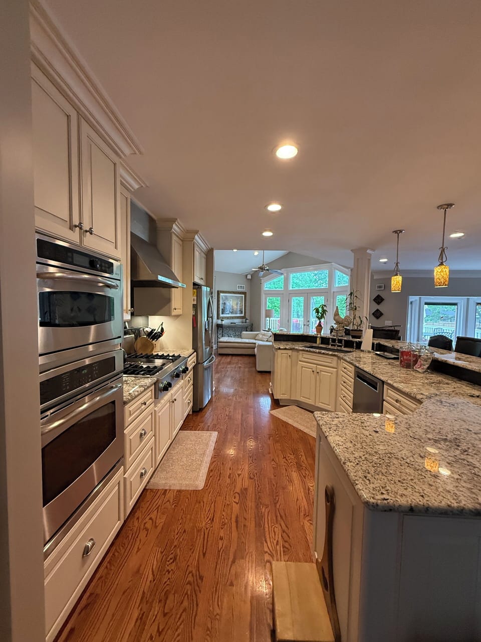 Kitchen with 4 Gas burners and griddle, Microwave/convection oven, conventional oven. Plenty of pots, pots and utensils to make wonderful meals.