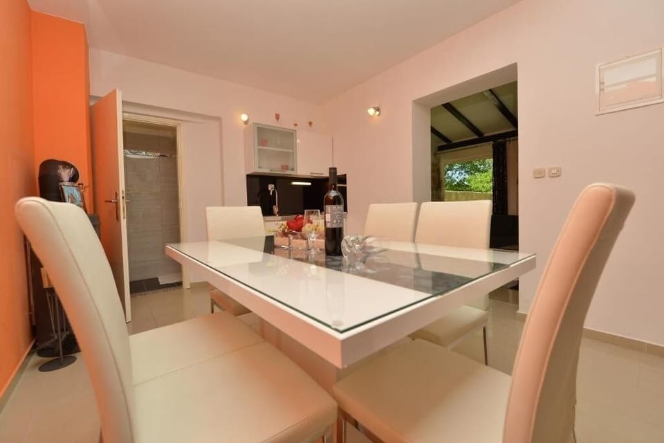 Dining room 1