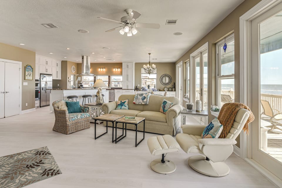 Living Room | Queen Sleeper Sofa | Smart TV | Main Level