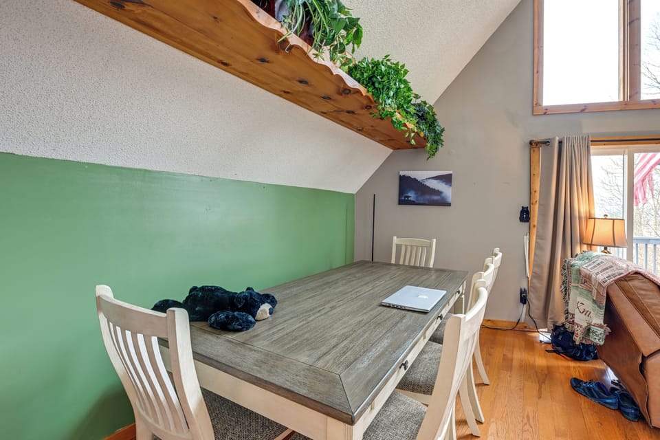 Dining Table | Dishware/Flatware | Main Level