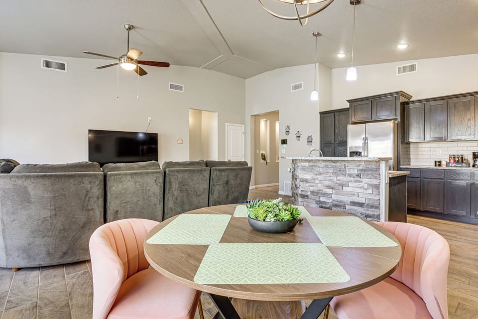 Dining Area | Dishes & Flatware Provided