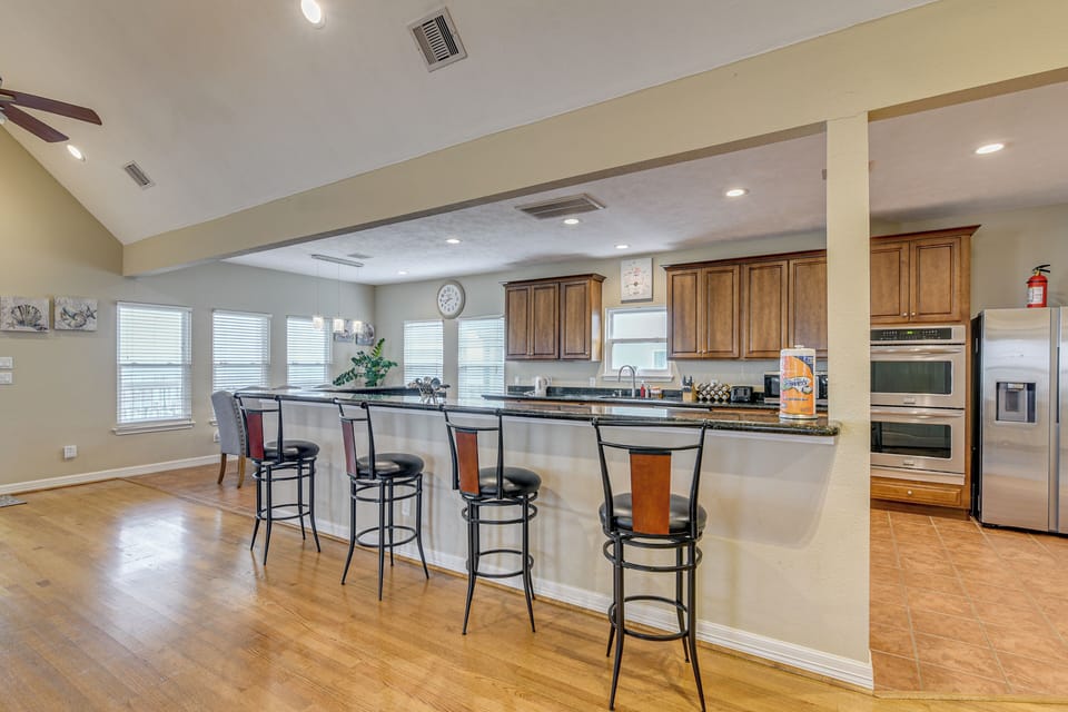 Eat-In Kitchen | Upper Level