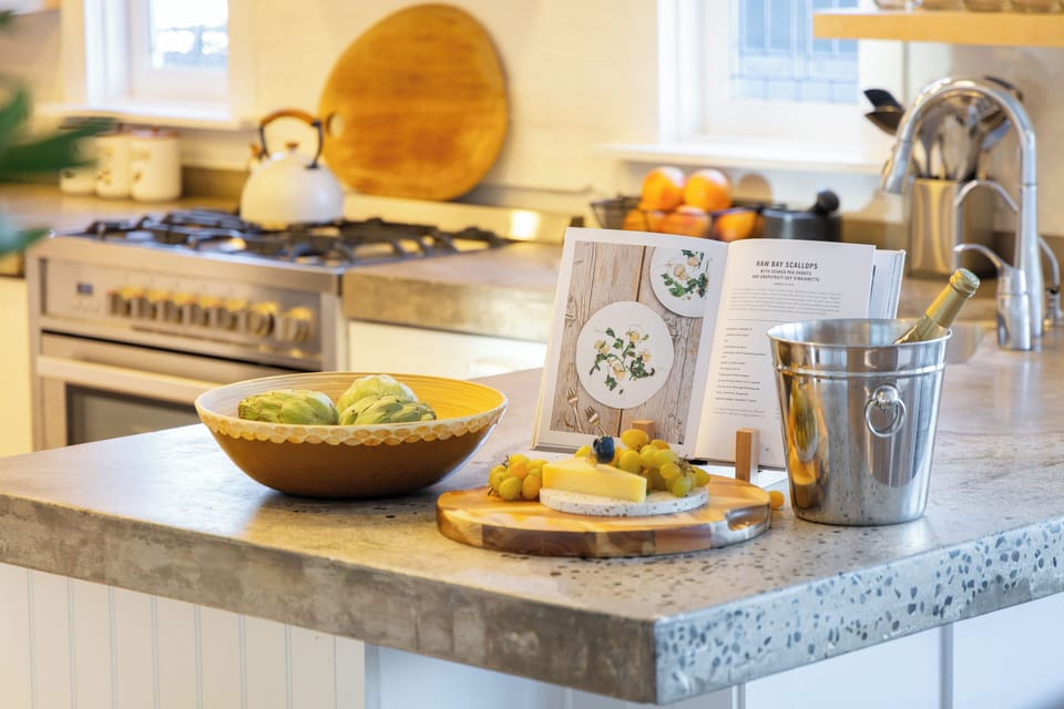 Breakfast bar.