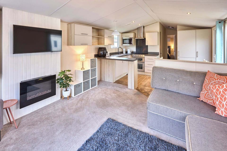 Cedar Lodge, Allerthorpe Golf & Country Park, York - Host & Stay