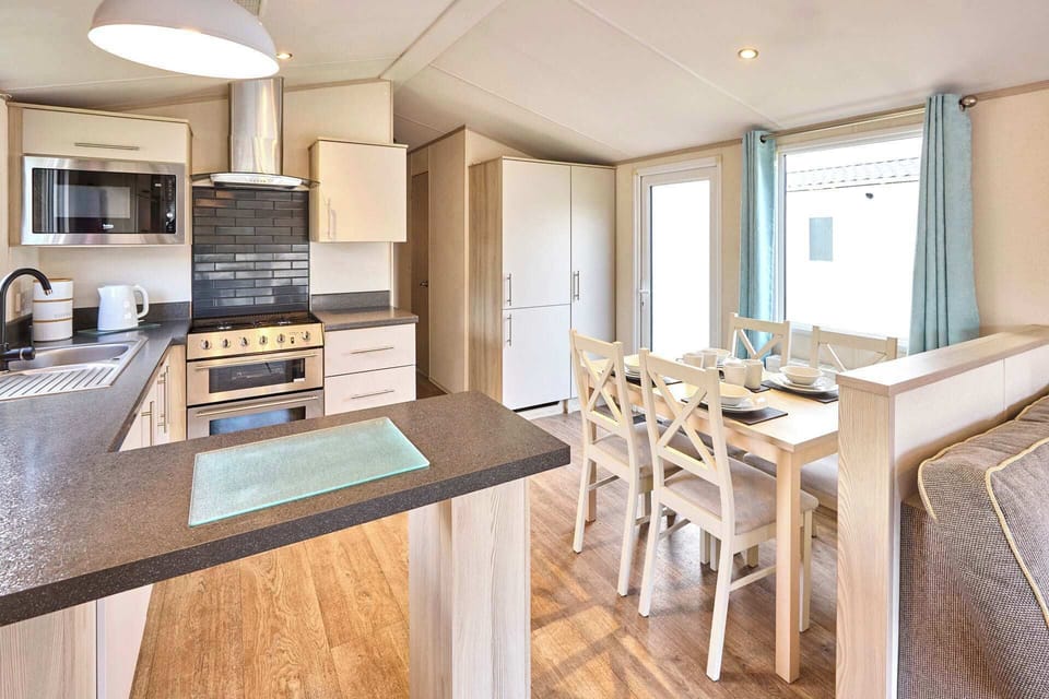 Cedar Lodge, Allerthorpe Golf & Country Park, York - Host & Stay