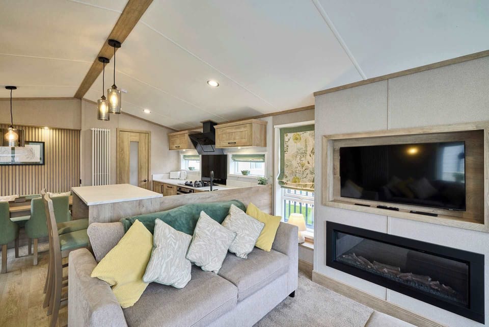 Ally Up Lodge, Allerthorpe Golf & Country Park, York - Host & Stay