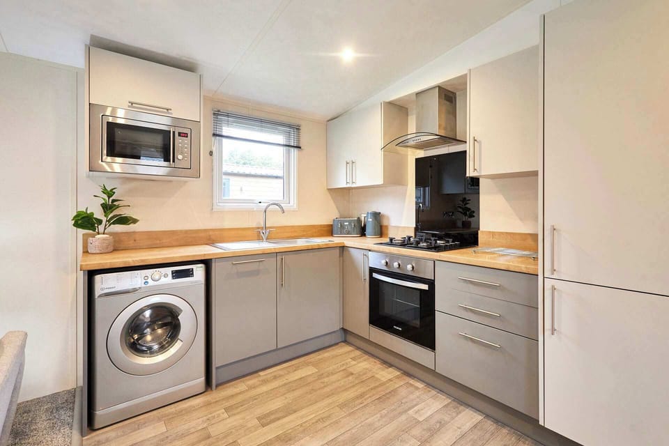 Dakota Lodge, Allerthorpe Golf & Country Park, York - Host & Stay
