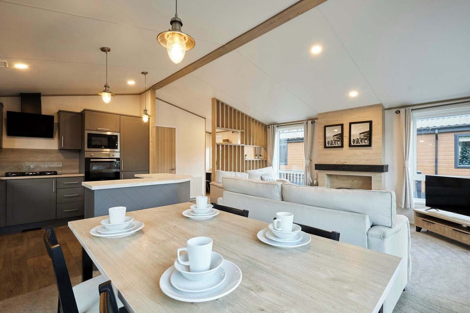 Loki's Retreat, Allerthorpe Golf & Country Park, York - Host & Stay