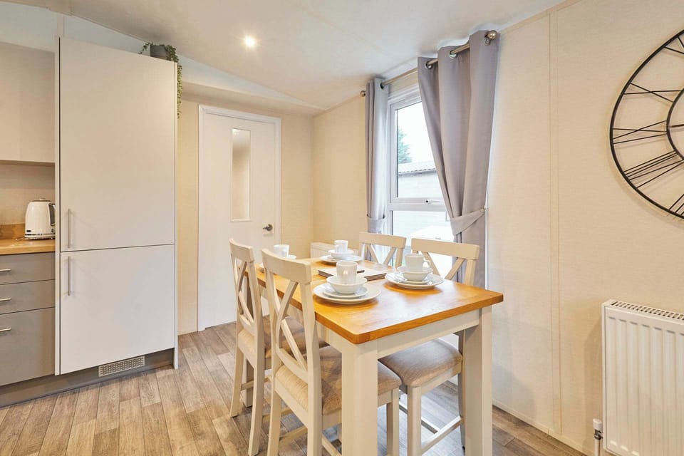 Woodpark Lodge, Allerthorpe Golf & Country Park, York - Host & Stay