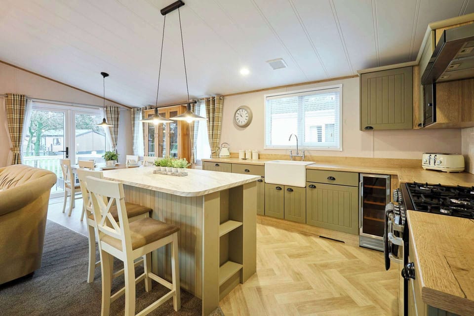 Cherry Lodge, Allerthorpe Golf & Country Park, York - Host & Stay