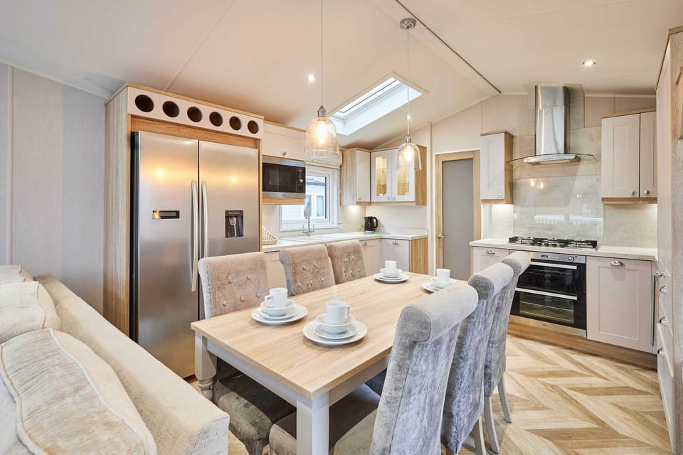 Brian's Lodge, Allerthorpe Golf & Country Park, York - Host & Stay