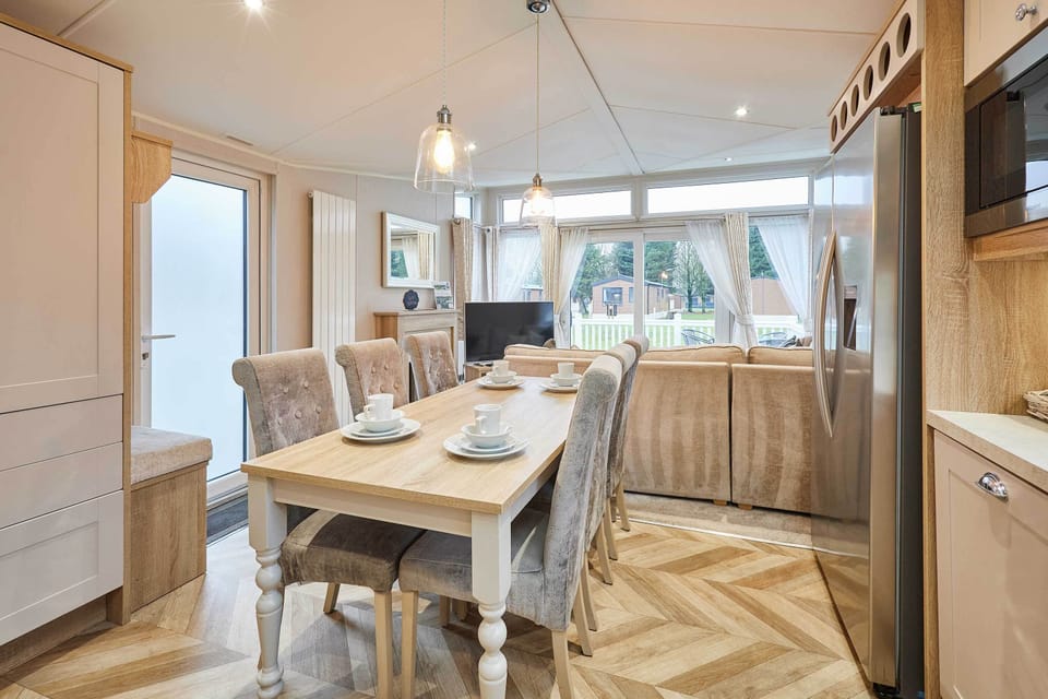 Brian's Lodge, Allerthorpe Golf & Country Park, York - Host & Stay