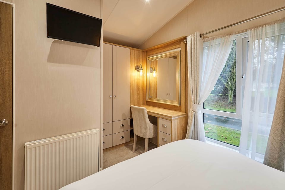 Brian's Lodge, Allerthorpe Golf & Country Park, York - Host & Stay