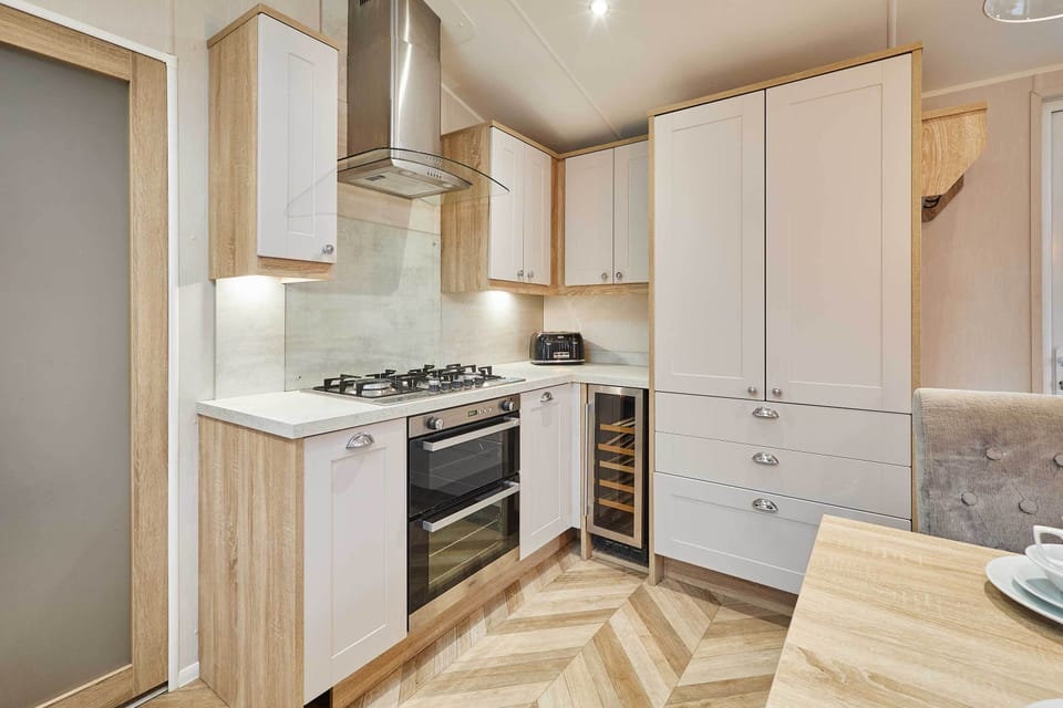 Brian's Lodge, Allerthorpe Golf & Country Park, York - Host & Stay
