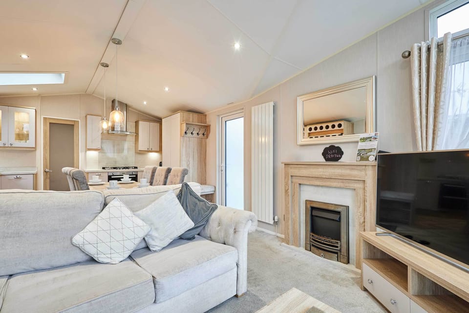 Brian's Lodge, Allerthorpe Golf & Country Park, York - Host & Stay