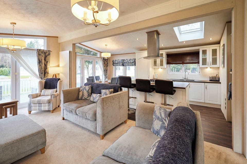 Sutton Lodge, Allerthorpe Golf & Country Park, York - Host & Stay