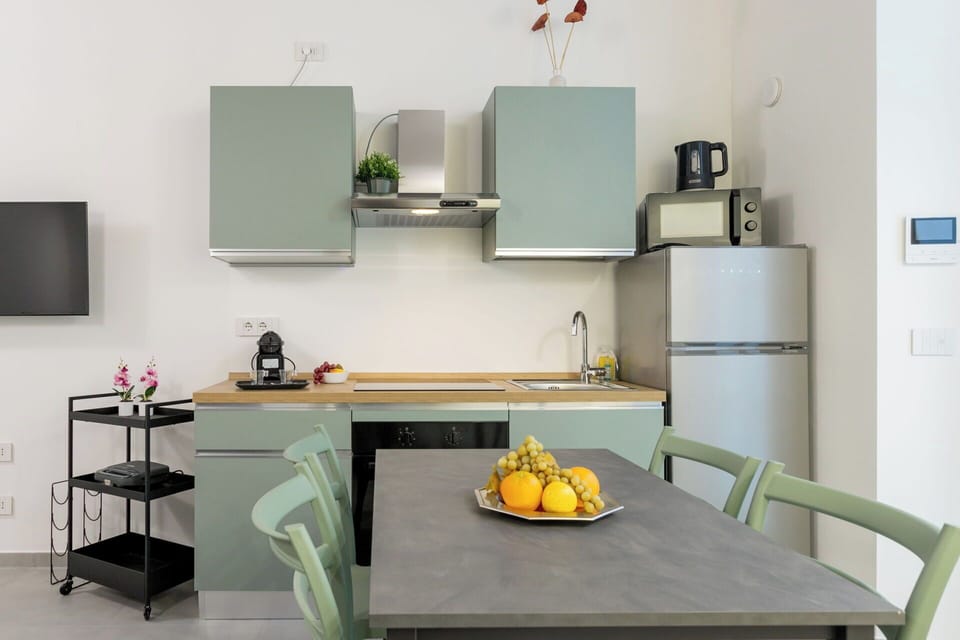 Dining Room, Kitchen