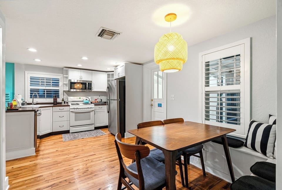 Open concept dining and eating areas.