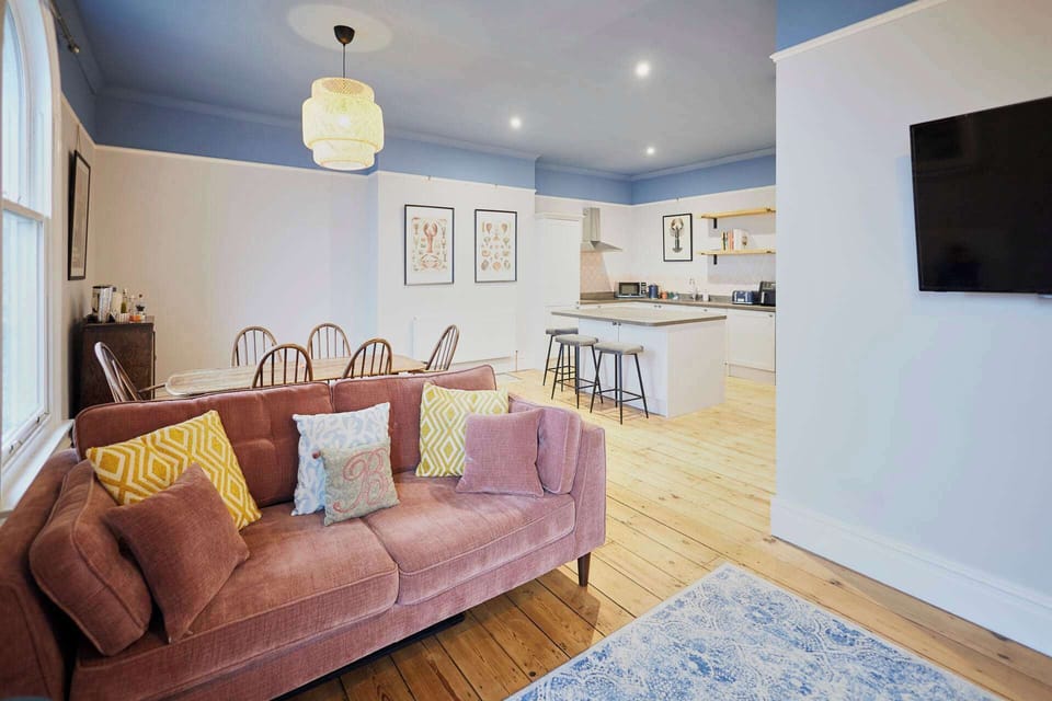 Balmoral Terrace, Saltburn - Host & Stay