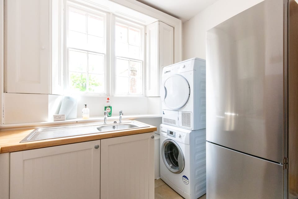 Utility Room extra Fridge Freezer/ Washing Machine / Dryer