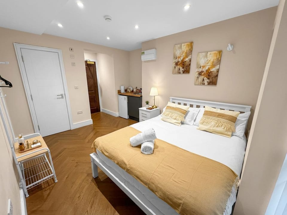 Comfortable Stay • Great Location • Easy Transport