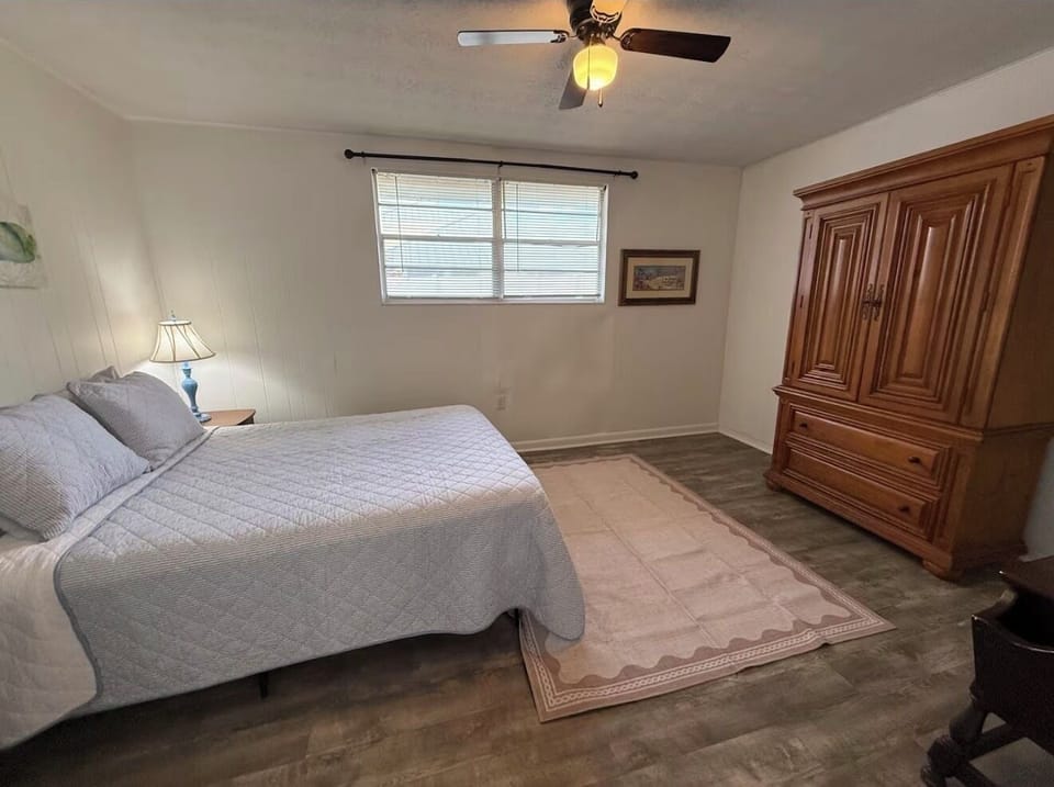 Little Blue Eleven - steps to the beach! Apartment in Saint Augustine Beach