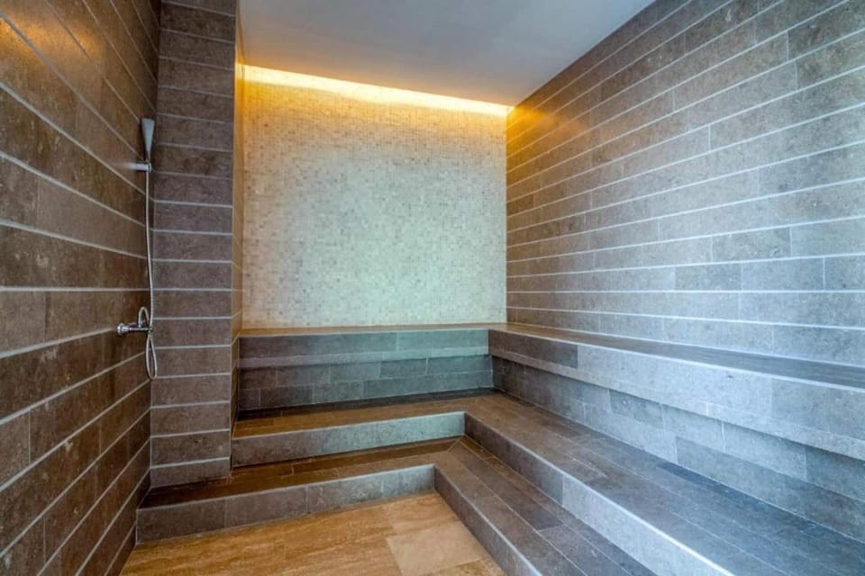 Steam Room. 
Unavailable as of Oct 2020 due to COVID restrictions