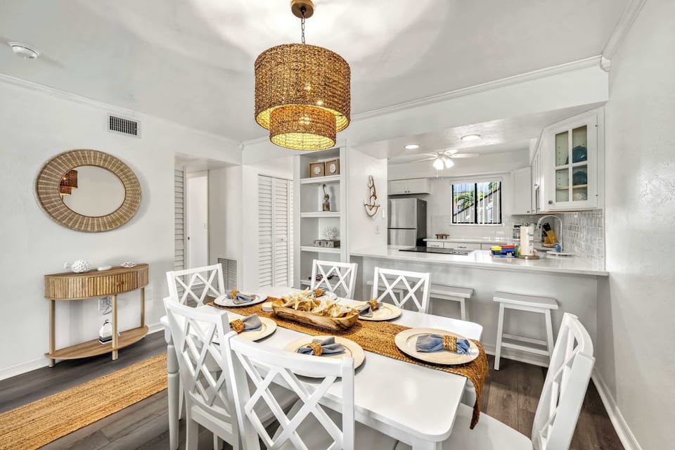 Beach-inspired style with space to gather, dine, and relax.