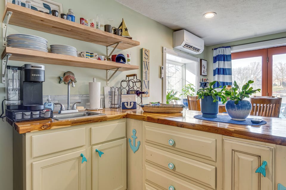 Kitchenette | Microwave | Refrigerator | Small Crockpot