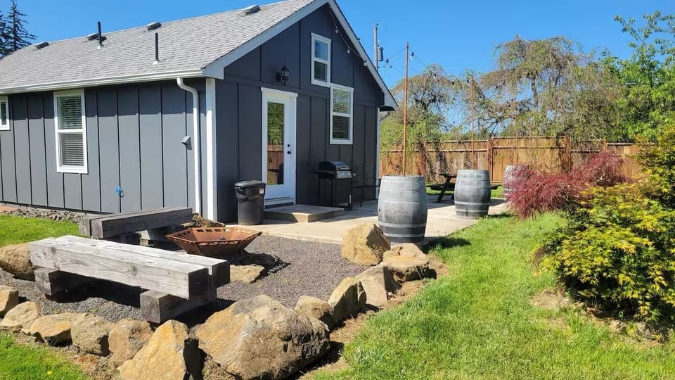 Relaxing Castle Rock Home w/Fenced Yard, AC & Fire Pit Near Town House in Washington