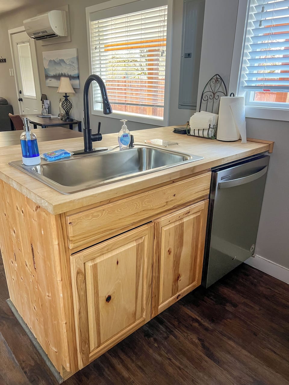 Relaxing Castle Rock Home w/Fenced Yard, AC & Fire Pit Near Town House in Washington