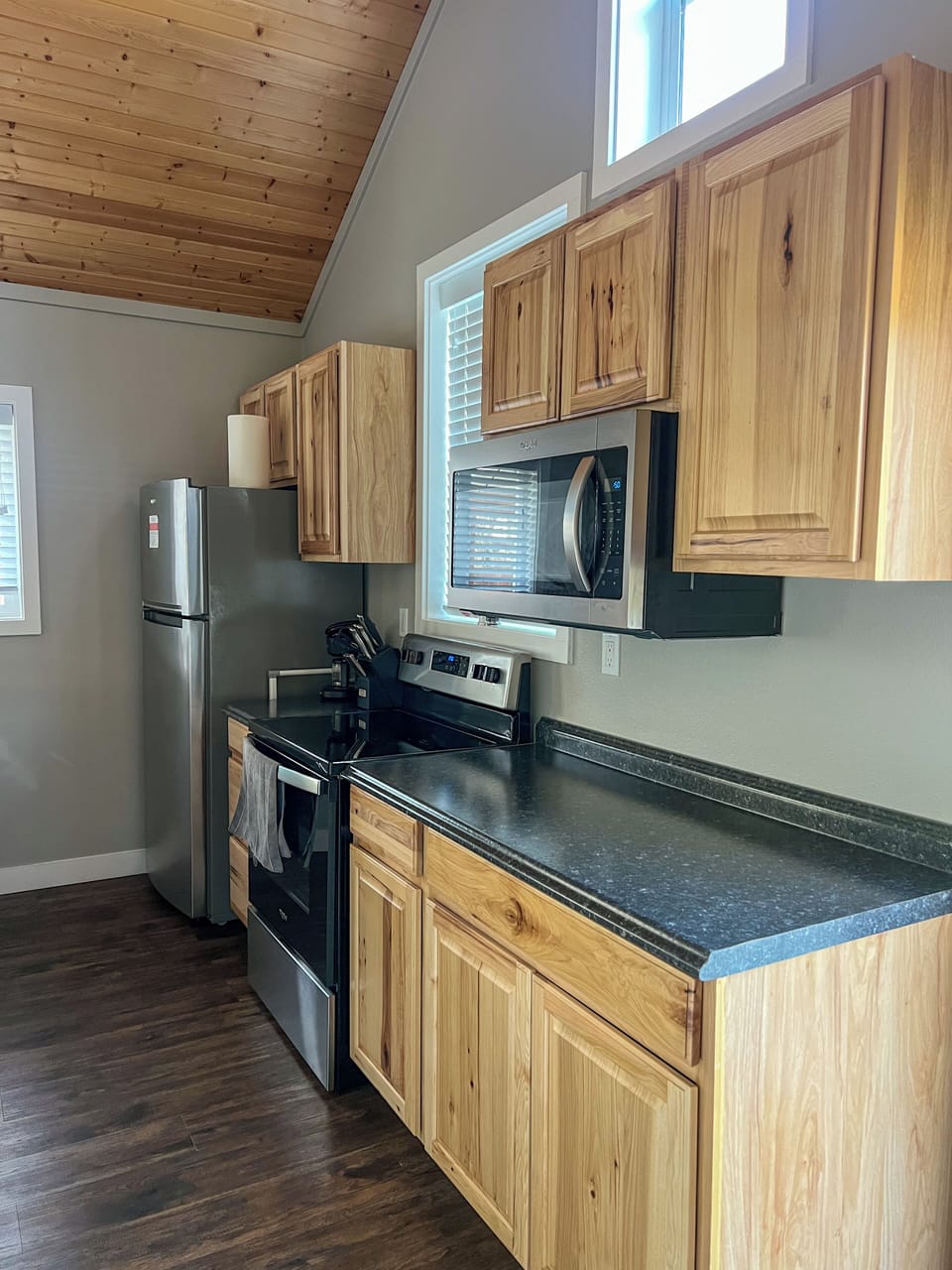Relaxing Castle Rock Home w/Fenced Yard, AC & Fire Pit Near Town House in Washington