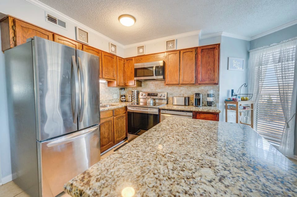 Large Kitchen Area
