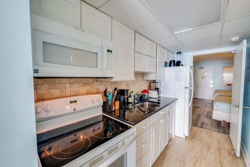  Kitchen for Easy Dining 🍽️