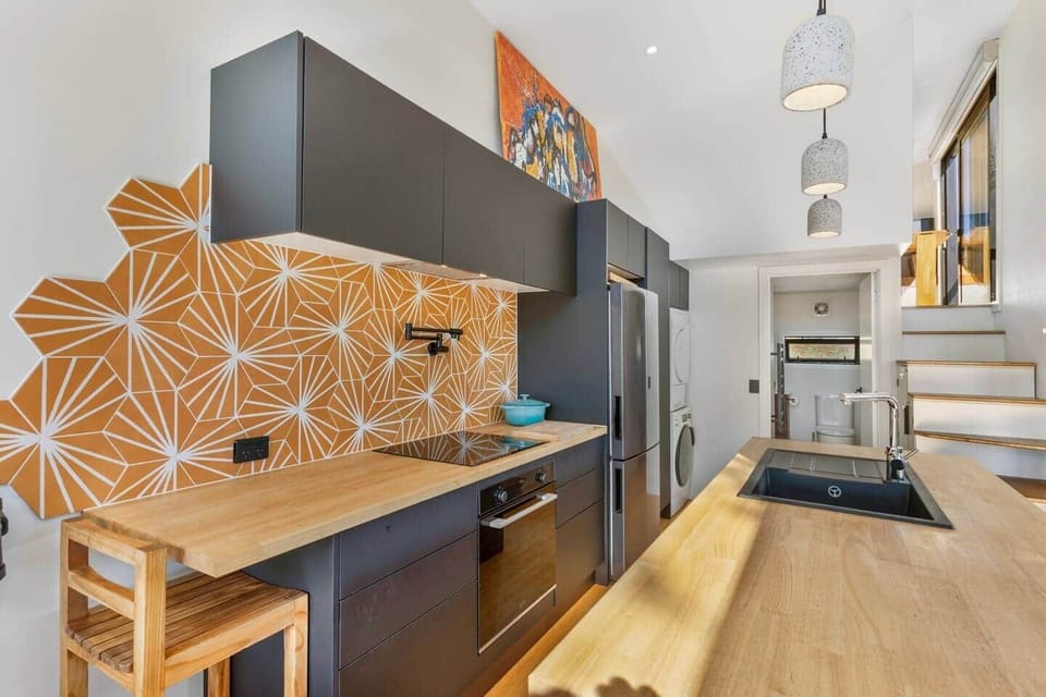 This entertainers kitchen is well equiped with induction 4 burner cooktop, full oven, a  240Ltr fridge / freezer, dishwasher,  whine fridge, pot filling tap, hot water tap, smart lightbulbs in the extractor, LED and mood lighting and a wet puppy.