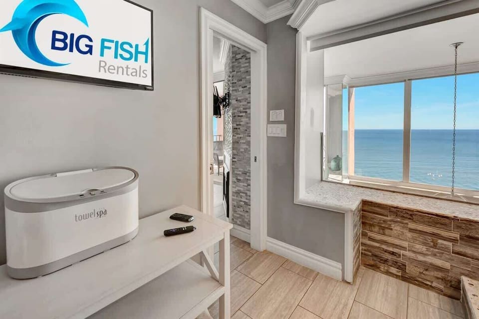 Bathroom with Amazing Views!