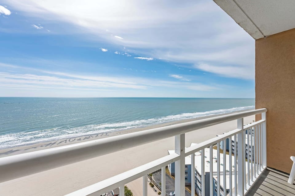 Breathtaking Views from Balcony!
