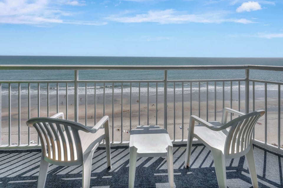 Breathtaking Views from Balcony!

