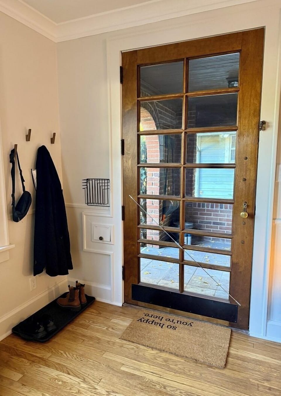Convenient wall-mounted coat racks with a mail catch and shoe mat, right when you enter the home.